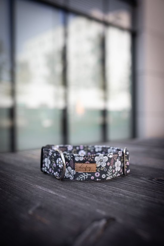 Barvy se mohou lišit v závislosti na nastavení monitoru