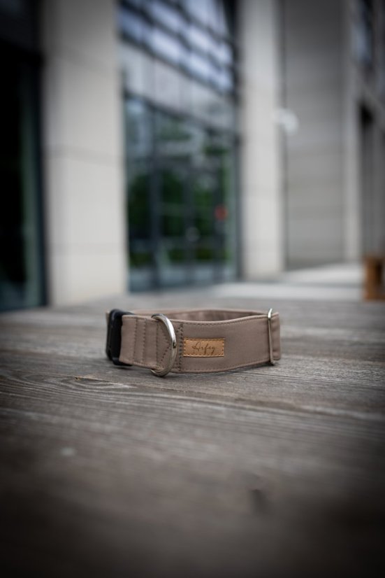 Barvy se mohou lišit v závislosti na nastavení monitoru