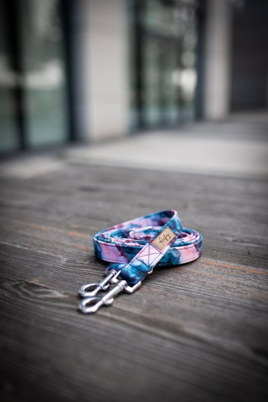 Barvy se mohou lišit v závislosti na nastavení monitoru