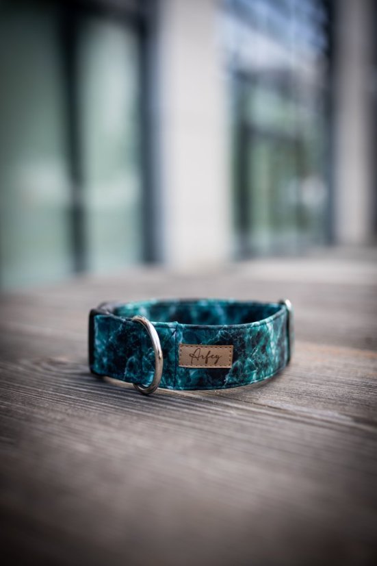 Barvy se mohou lišit v závislosti na nastavení monitoru