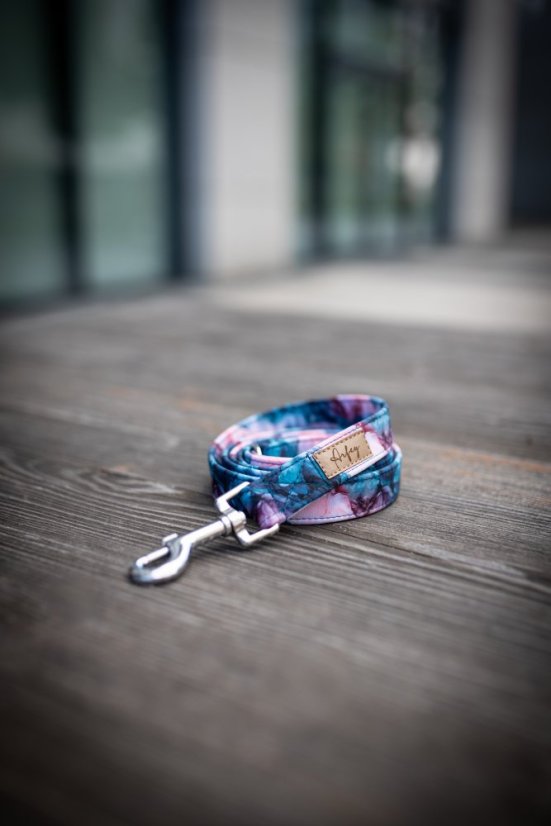 Barvy se mohou lišit v závislosti na nastavení monitoru