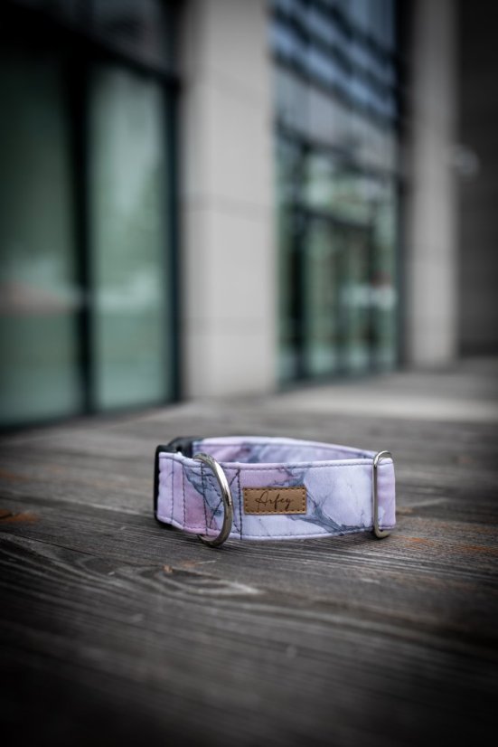 Barvy se mohou lišit v závislosti na nastavení monitoru