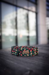 Barvy se mohou lišit v závislosti na nastavení monitoru