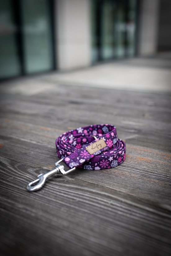 Barvy se mohou lišit v závislosti na nastavení monitoru