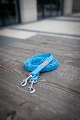 Sv. modré - 250 cm ( šíře 2 cm / L stříbrná karabina )