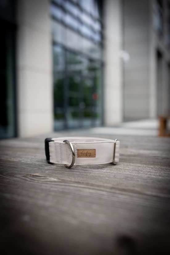 Barvy se mohou lišit v závislosti na nastavení monitoru