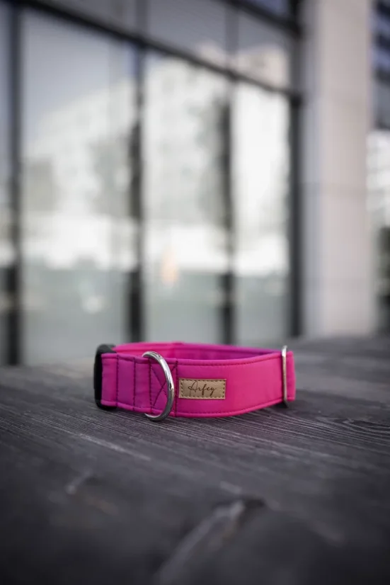 Barvy se mohou lišit v závislosti na nastavení monitoru